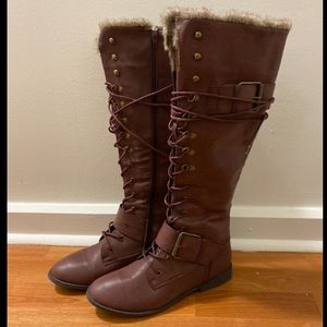 Leather boots with fur top